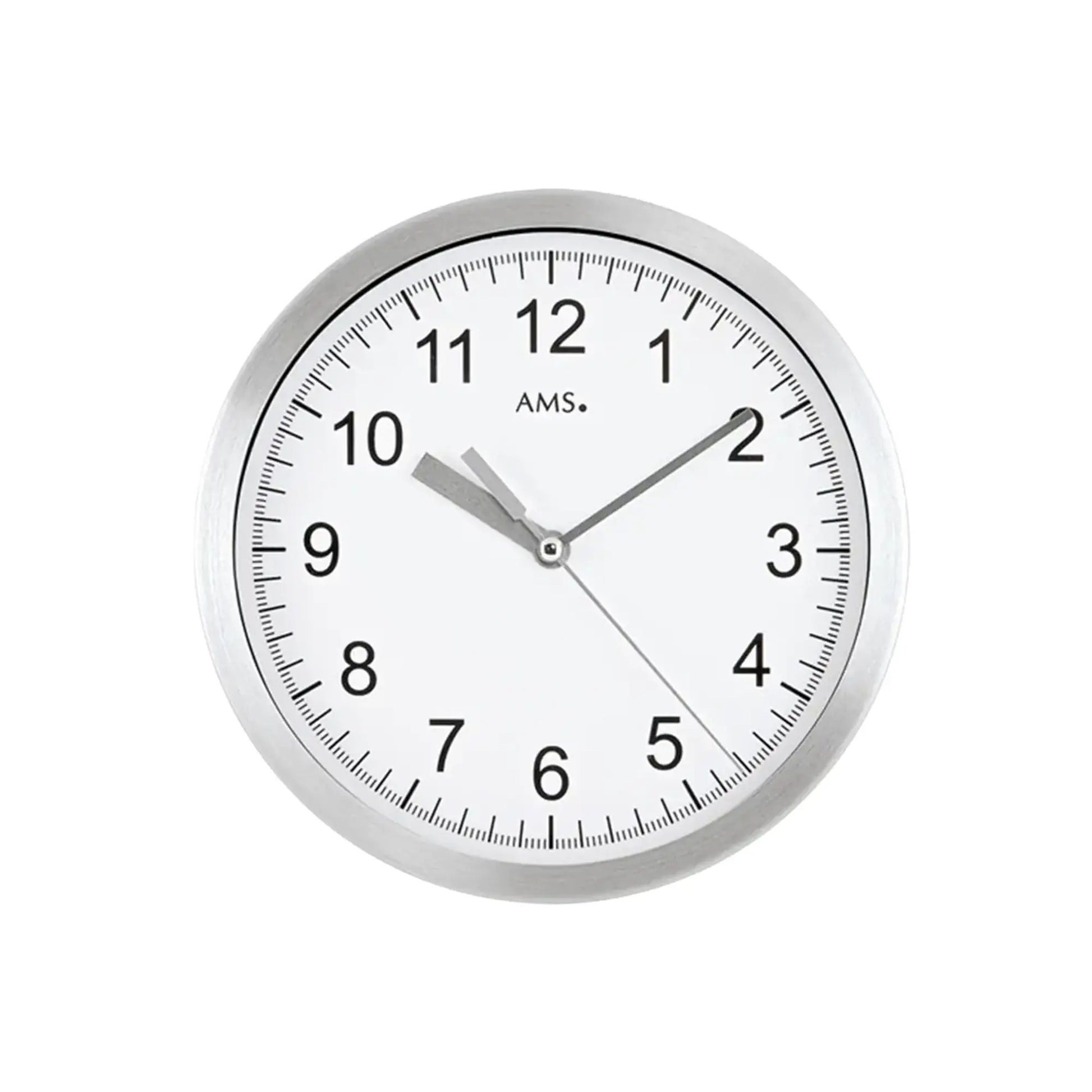 Wanduhr mit weißem Zifferblatt und Aluminiumgehäuse von AMS-Funkwerk, analoge Zeiger