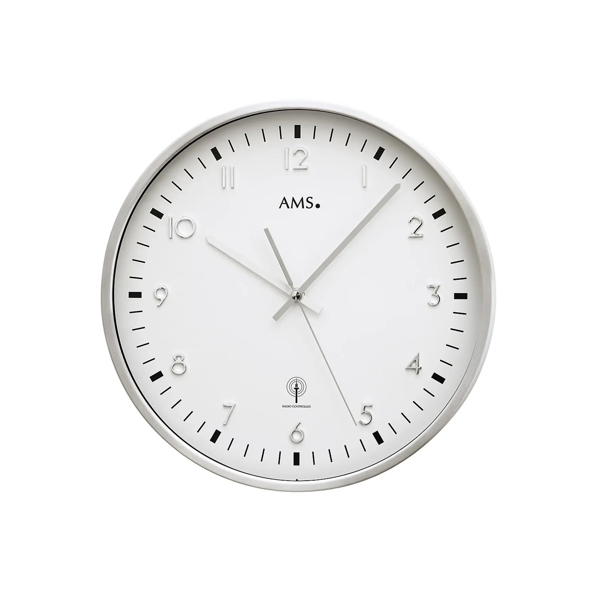 Runde Funk-Wanduhr mit weißem Zifferblatt, silbernem Rahmen und Mineralglas