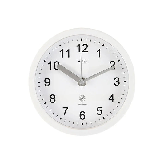 Weiße runde AMS Wanduhr mit analogen Zeigern und schwarzen Ziffern