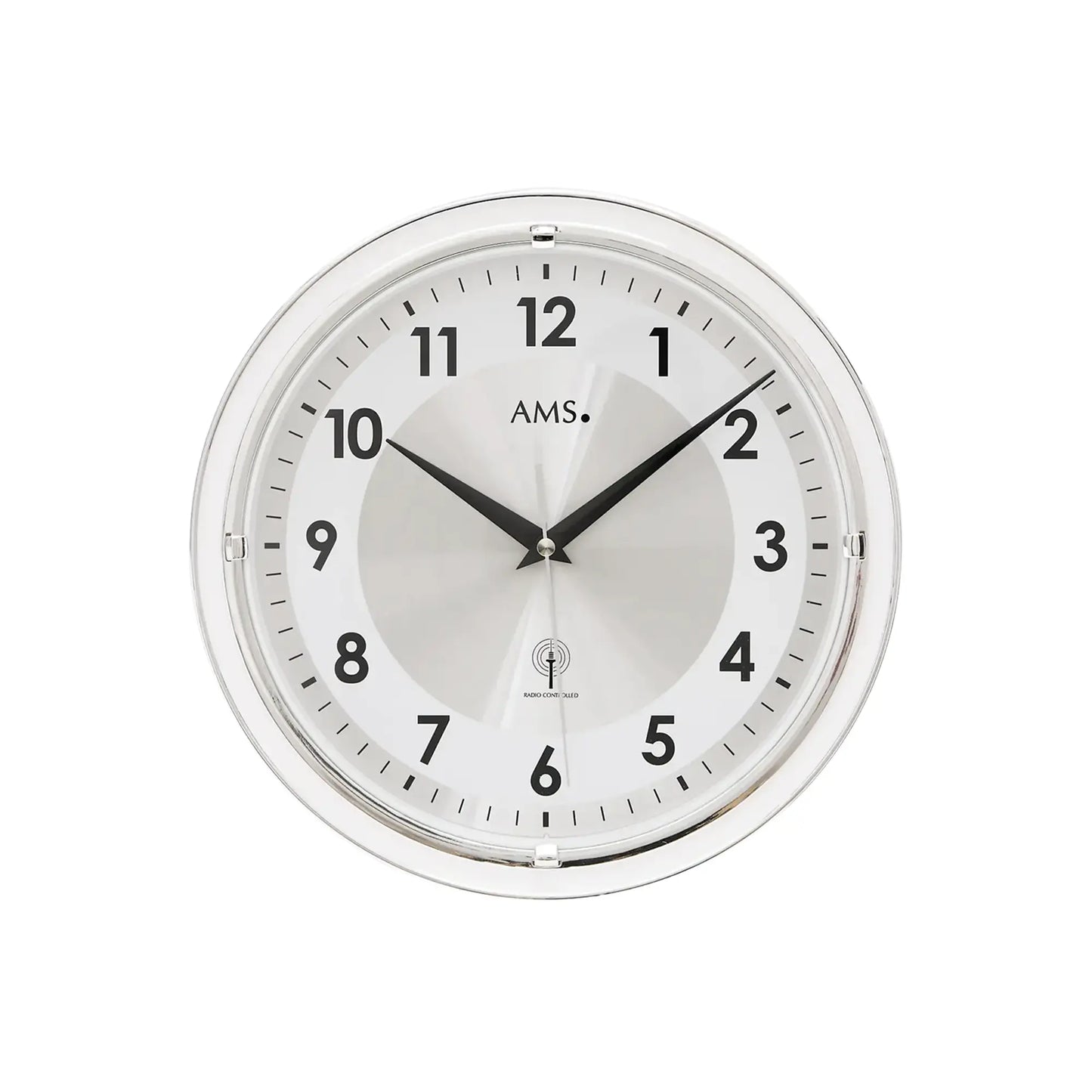 AMS Funk-Wanduhr mit rundem Silberrahmen, weißem Zifferblatt und schwarzen Stundenmarken