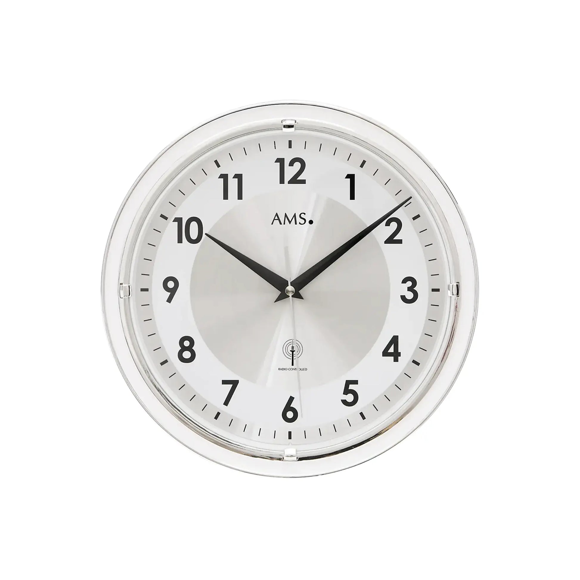AMS Funk-Wanduhr mit rundem Silberrahmen, weißem Zifferblatt und schwarzen Stundenmarken