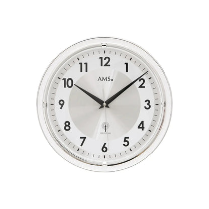 AMS Funk-Wanduhr mit rundem Silberrahmen, weißem Zifferblatt und schwarzen Stundenmarken