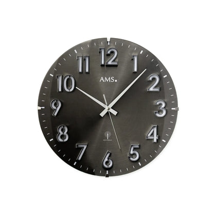 AMS Funk-Wanduhr, rundes dunkles Zifferblatt mit silbernen Ziffern 1–12 und Zeigern