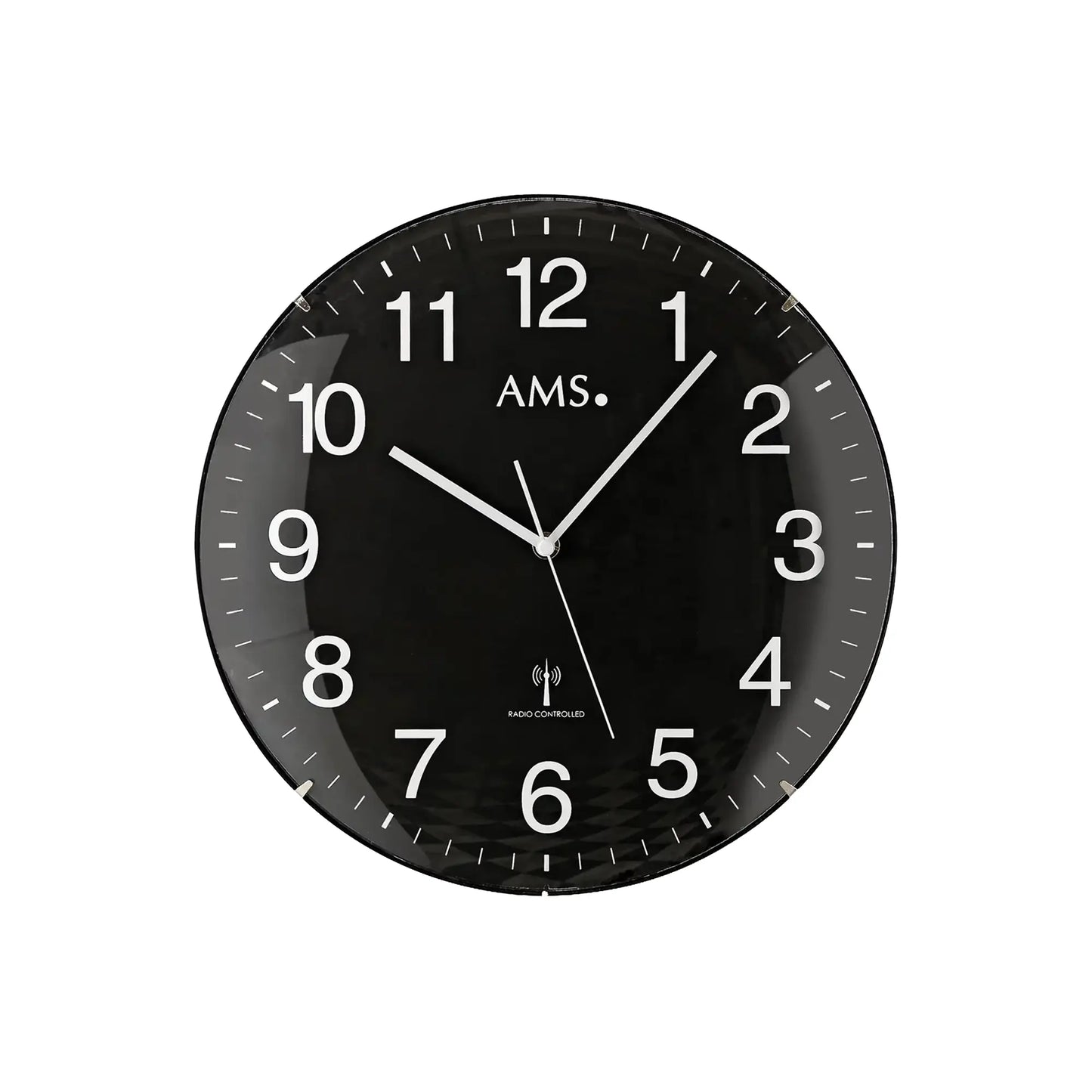 AMS Wanduhr schwarz mit weißen Ziffern, Strichskala, zwei Zeigern und Funk-Logo
