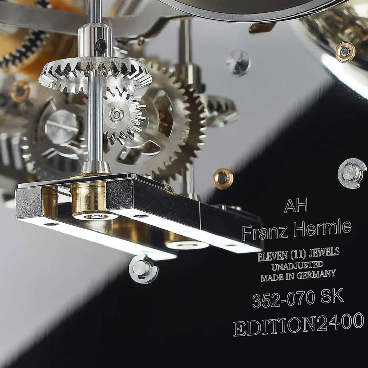 Typenschild der Uhr: „Franz Hermle“ und „EDITION 400“