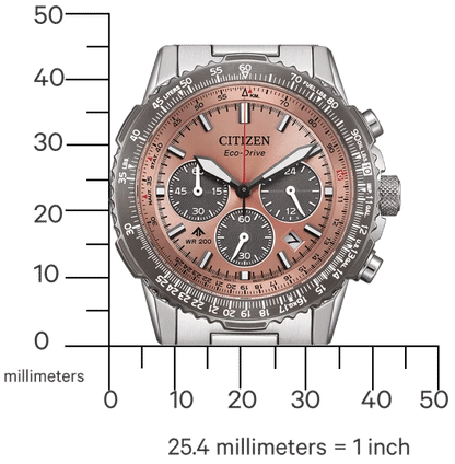 Herrenarmbanduhr mit braunem Chronograph-Zifferblatt, schwarzen Totalisatoren und silberner Lünette.