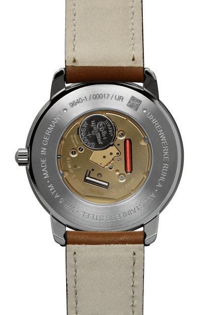 Rückseite Herrenarmbanduhr mit silbernem Gehäuse und braunem Lederband