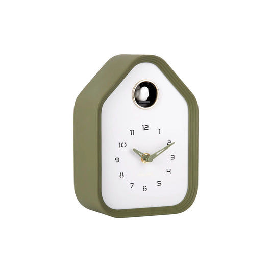 Wanduhr mit grünem Hausgehäuse, weißem Zifferblatt und goldfarbenen Zeigern