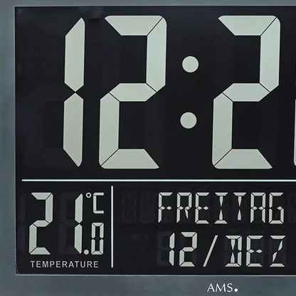 Wanduhr mit großem LCD, zeigt Temperatur 21°C und Datum 18/DEZ.