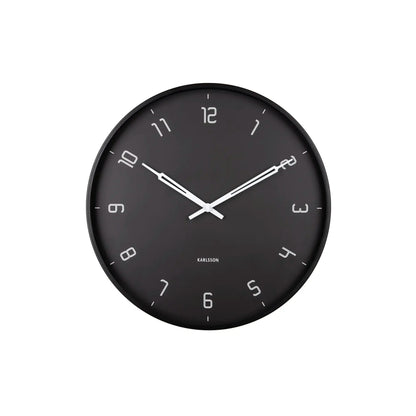 Schwarze Wanduhr mit Analoganzeige, weißen Zeigern und Ziffern, rundes Gehäuse