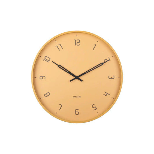 Wanduhr rund, honiggelbes Zifferblatt mit schwarzen Zeigern und Stundenmarkierungen