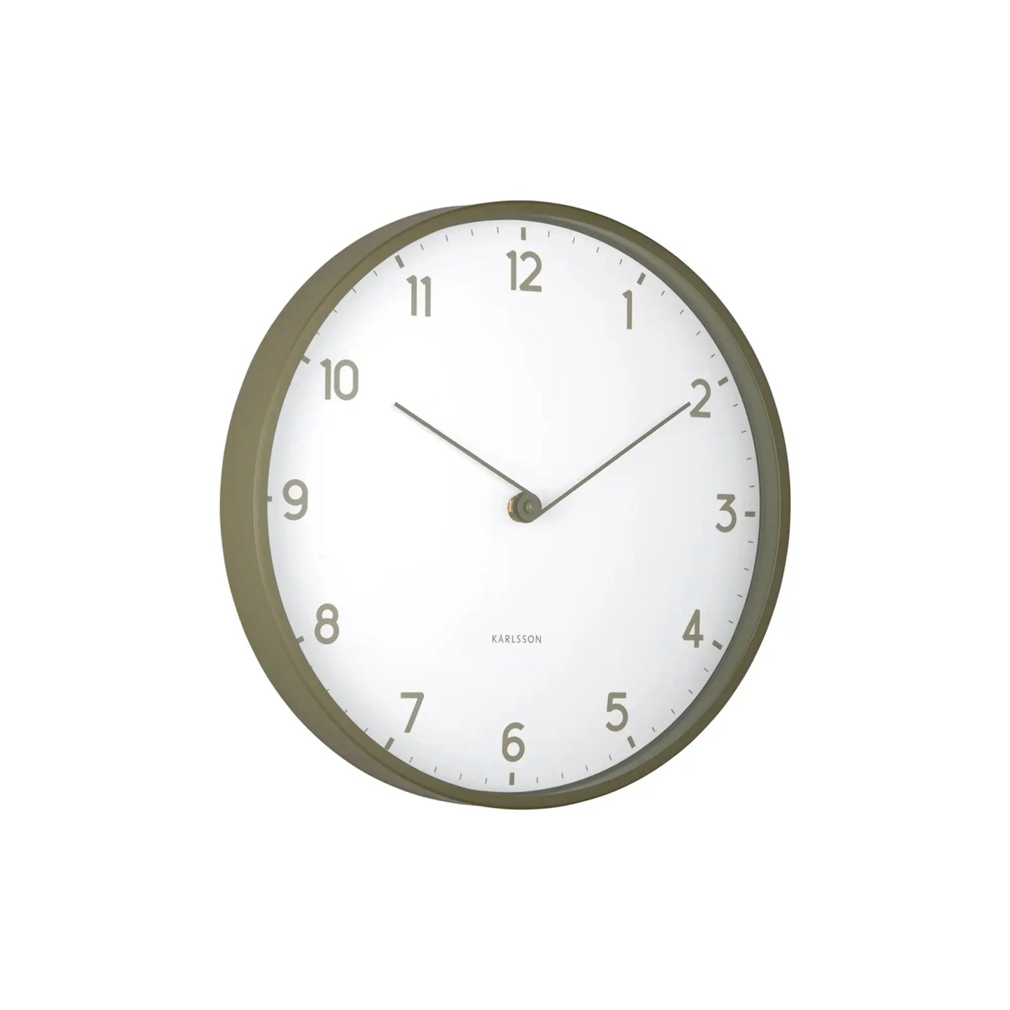 Analoge Wanduhr mit hellem Zifferblatt und olivfarbenem Rahmen, klarer Minutenzeiger