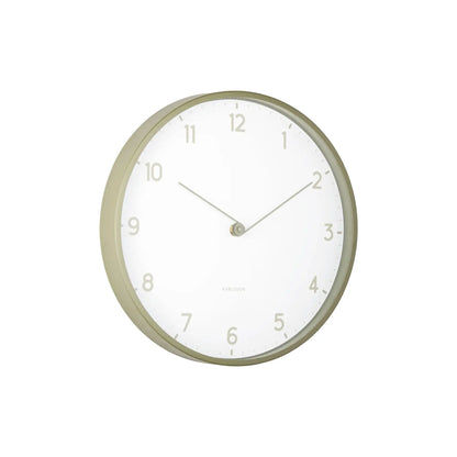 Wanduhr mit beigem Rahmen und weißem Zifferblatt, goldfarbene Zeiger und Ziffern