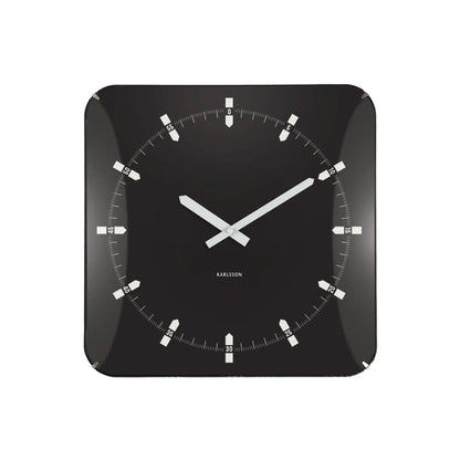 Quadratische schwarze Wanduhr mit weißen Zeigern, Indexstrichen und Ziffernmarkierung 30