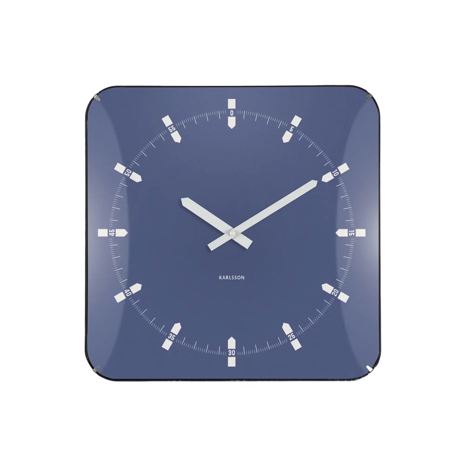 Vorderansicht quadratische Wanduhr mit marineblauem Ziffernblatt, weißen Zeigern und Skala