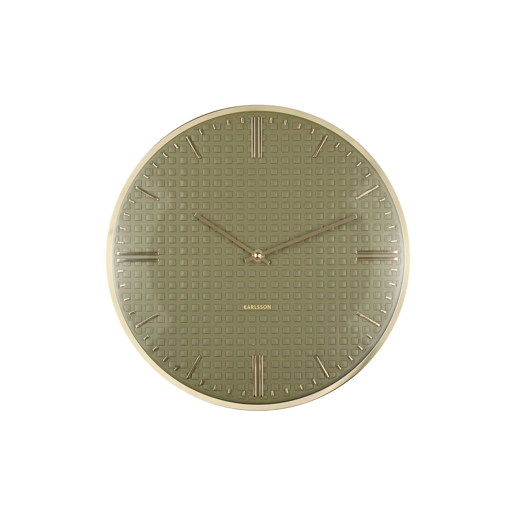 Karlsson Wanduhr, frontal: geprägtes Zifferblatt, goldene Zeiger und eingelassenes Logo