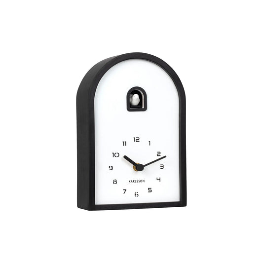 Wanduhr mit schwarzem Bogenrahmen und weißem Zifferblatt, arabische Zahlen und Zeiger