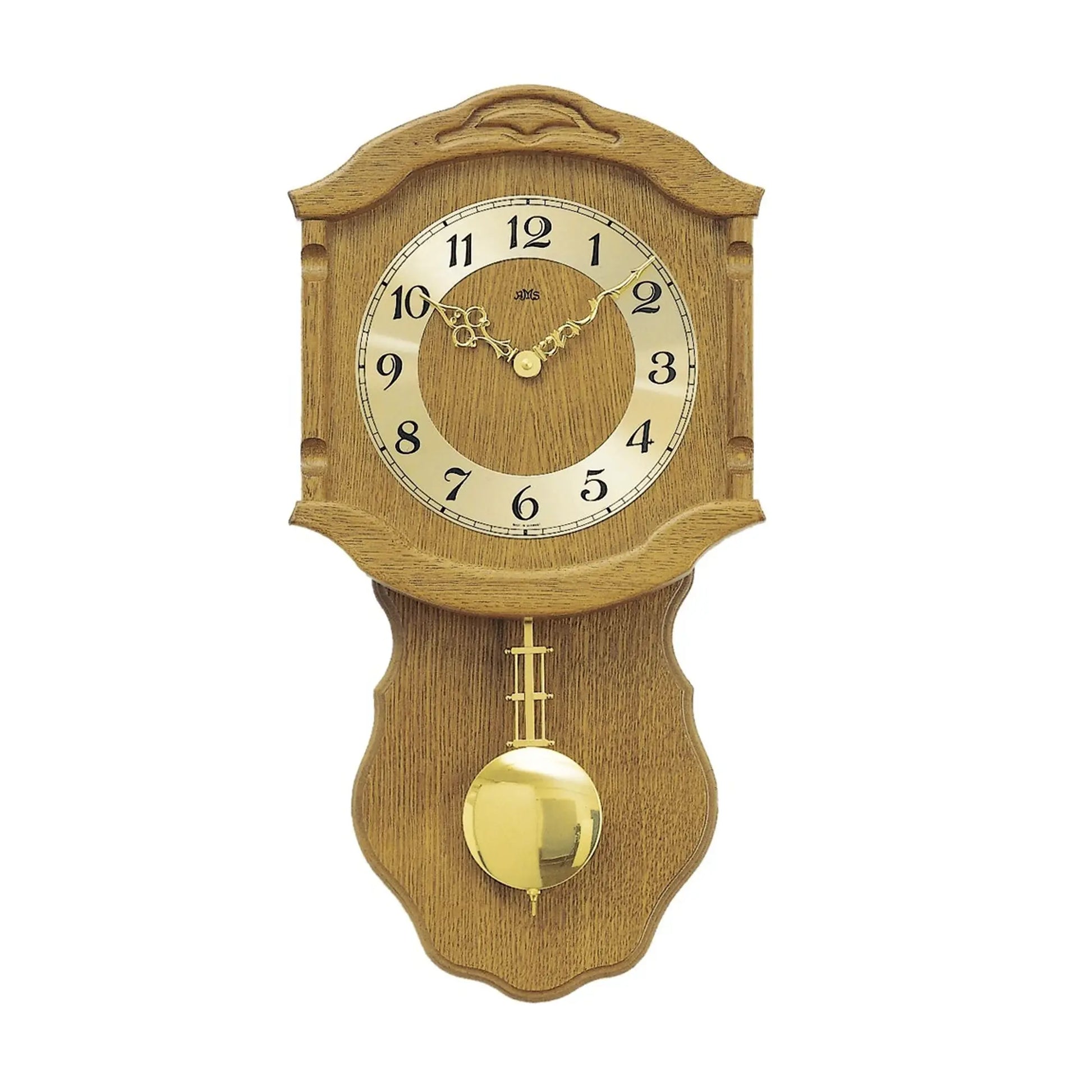 Wanduhr aus Eiche mit rundem Ziffernblatt und goldenem Pendel