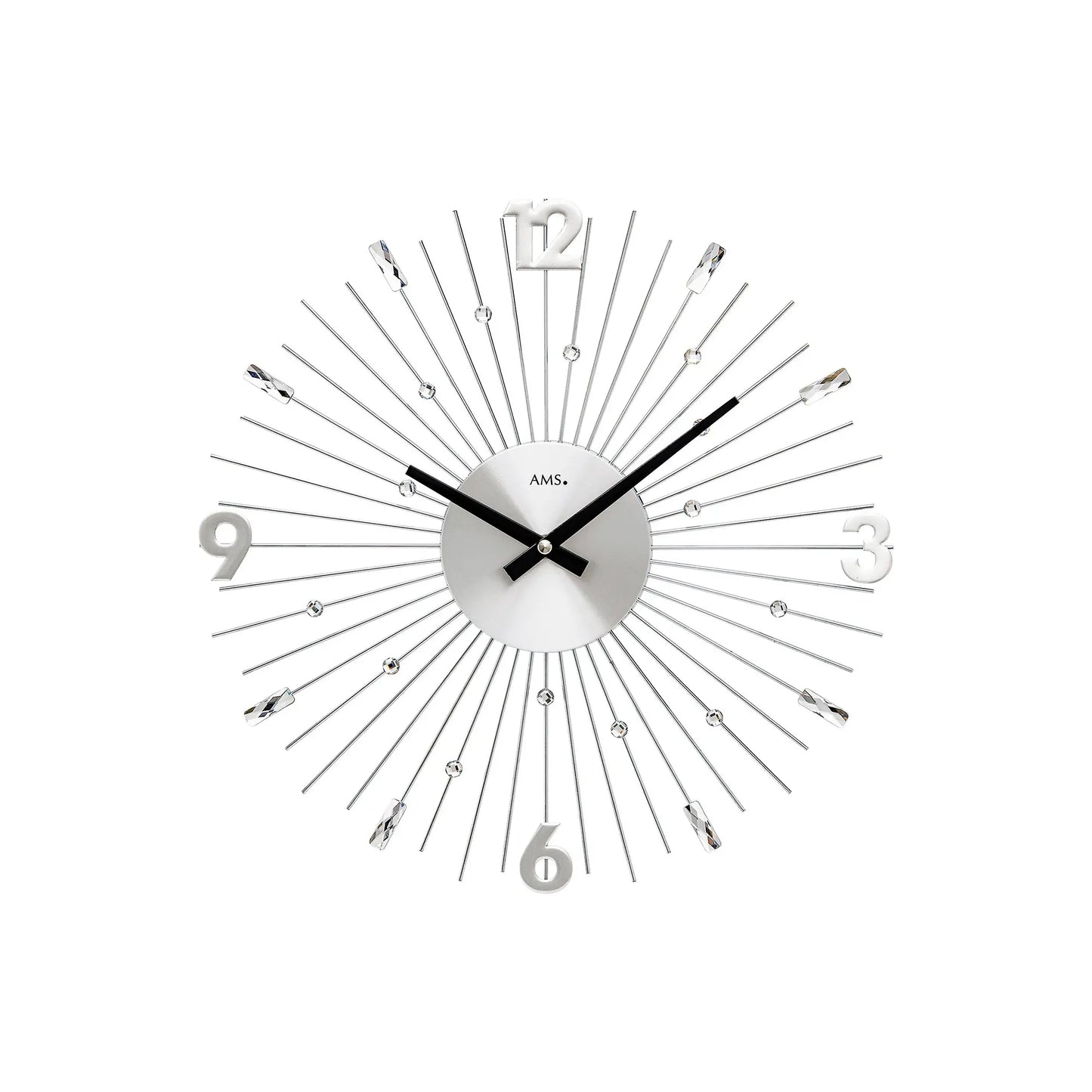 Silberne Wanduhr mit römischen Ziffern, schwarzen Zeigern und Metallstäben