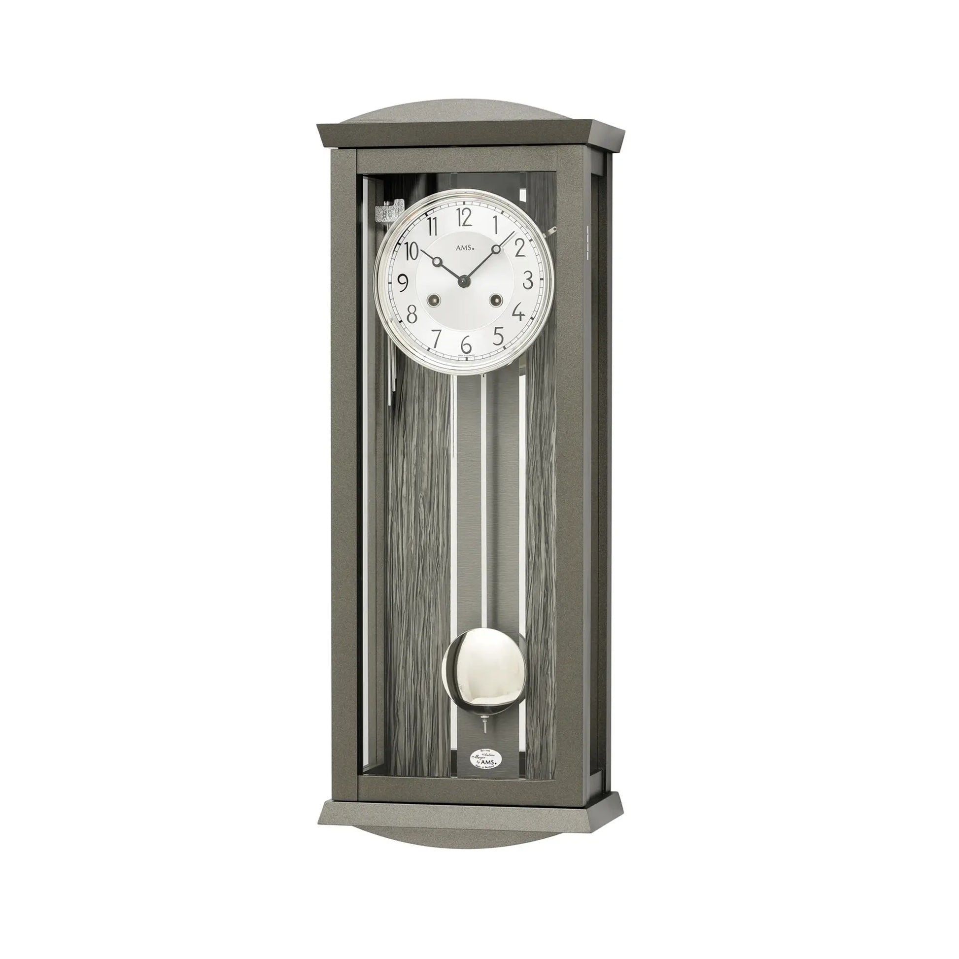AMS Regulator-Wanduhr: Anthrazitgehäuse, rundes Zifferblatt und Pendel vor Lamellen