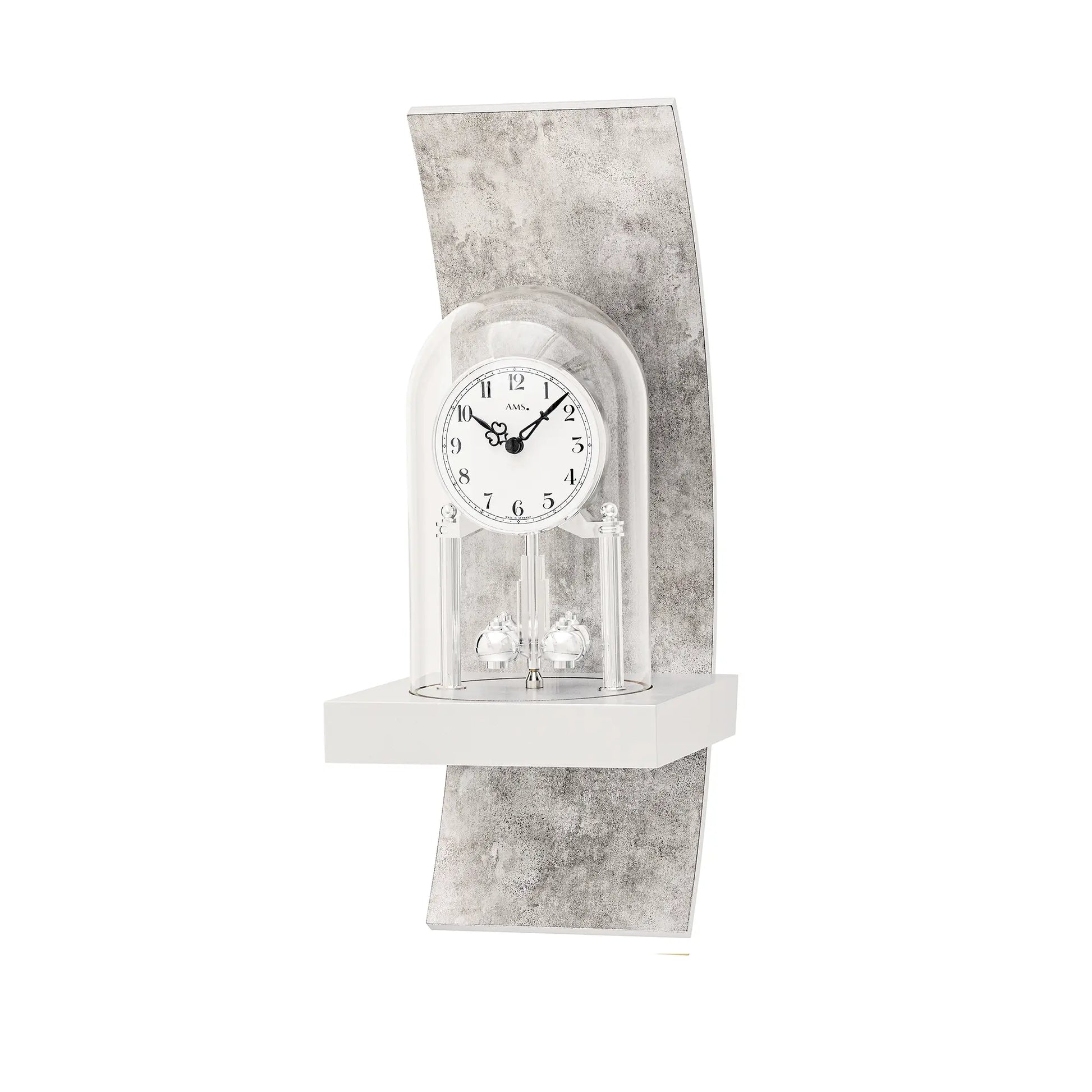 Antike Wanduhr in Silber mit Frontglas, römischem Ziffernblatt und Pendel-Dekor