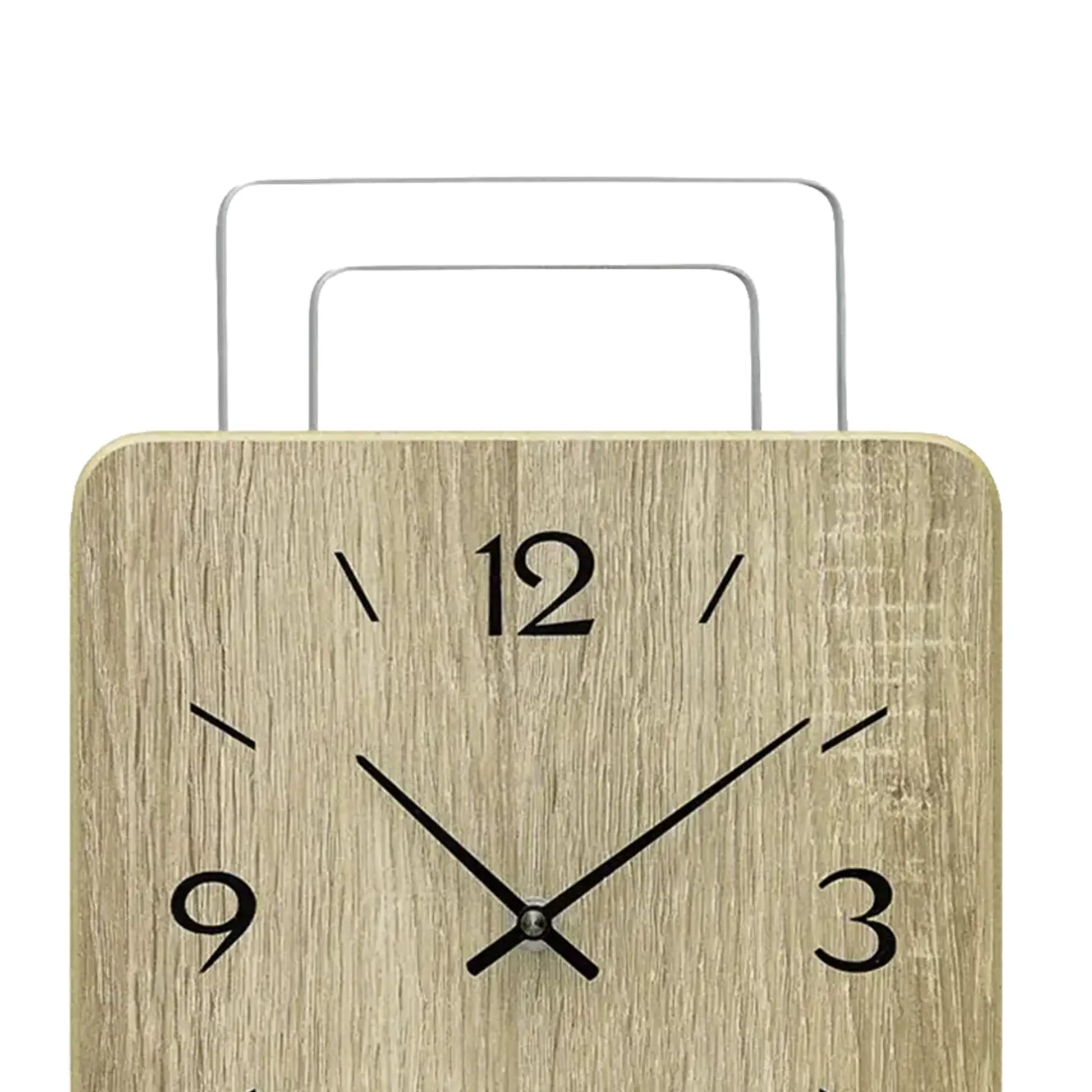 Wanduhr-Zifferblatt in Holzoptik mit schwarzen Zahlen 1–12 und Zeigern
