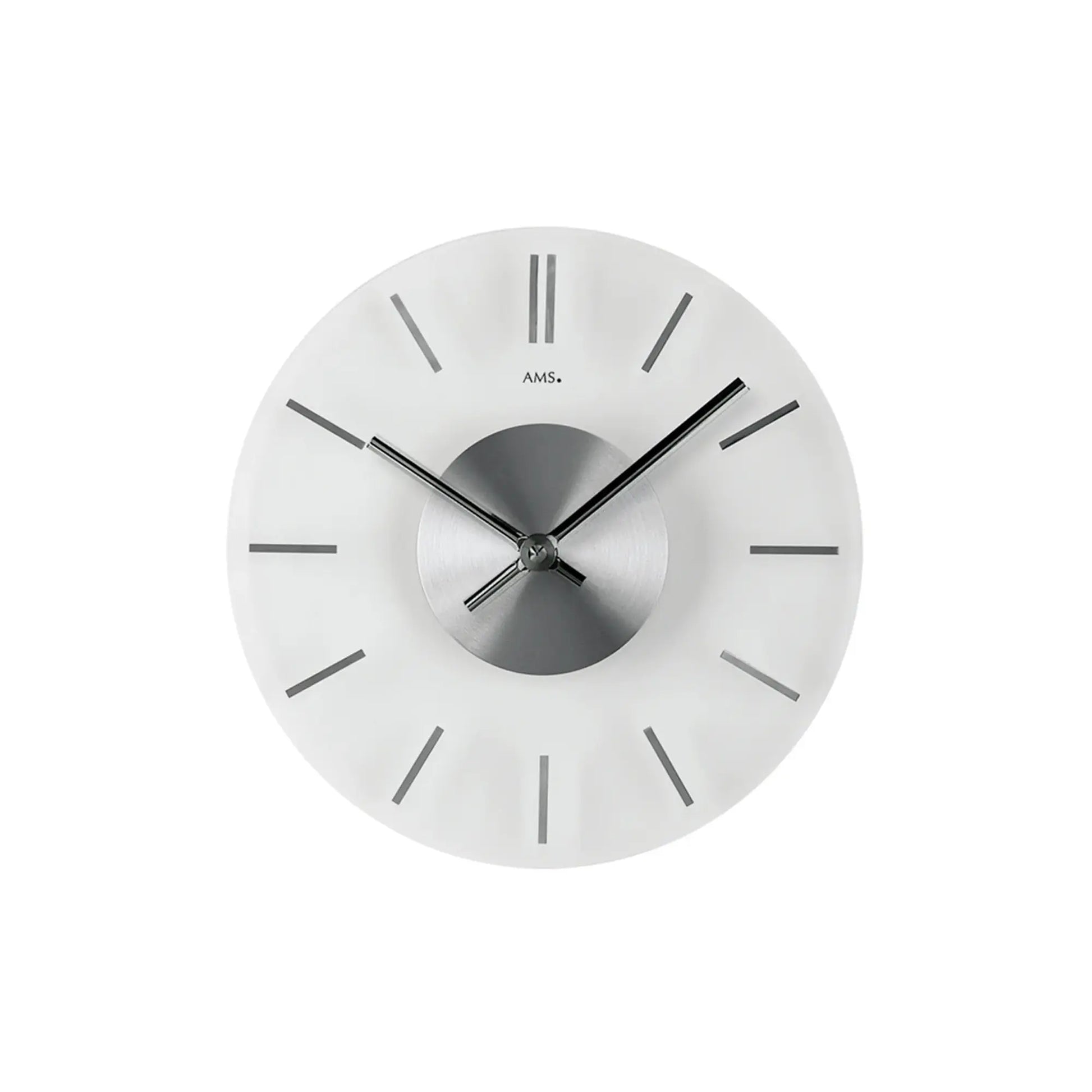 AMS Wanduhr mit weißem Zifferblatt, Aluminium-Optik, schwarzer Zeiger, Quarzwerk