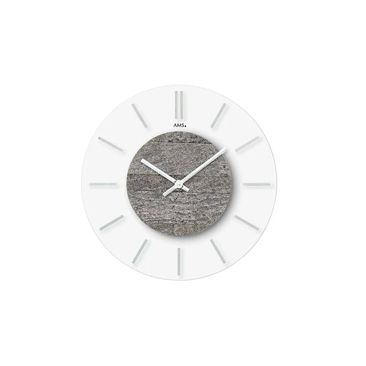 AMS Wanduhr: runder weißer Ziffernring, grauer Steinmittelkreis, silberne Zeiger