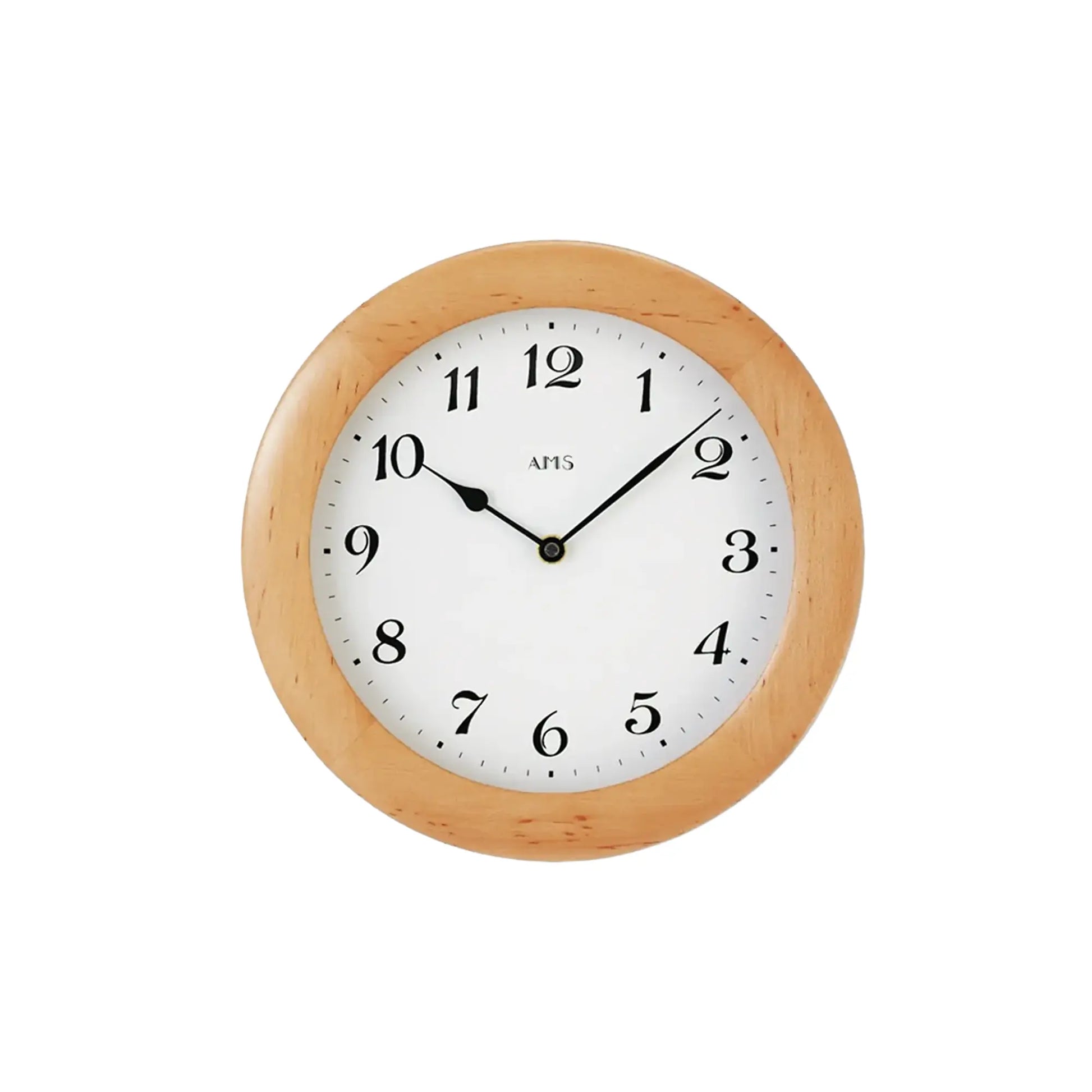 Runde Wanduhr mit Erle-Holzrahmen, weißem Ziffernblatt, schwarzen Zeigern und AMS