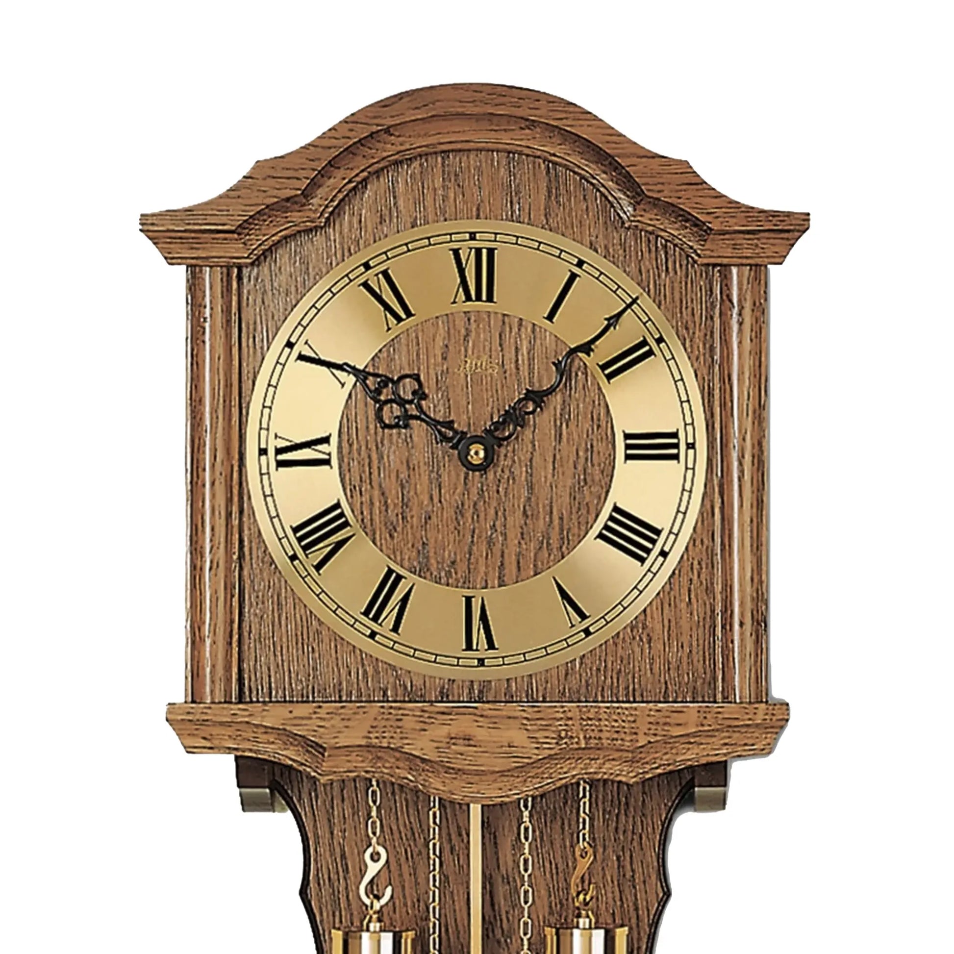 Detailansicht der Wanduhr: römisches Zifferblatt mit Zeigern und Holzrahmen