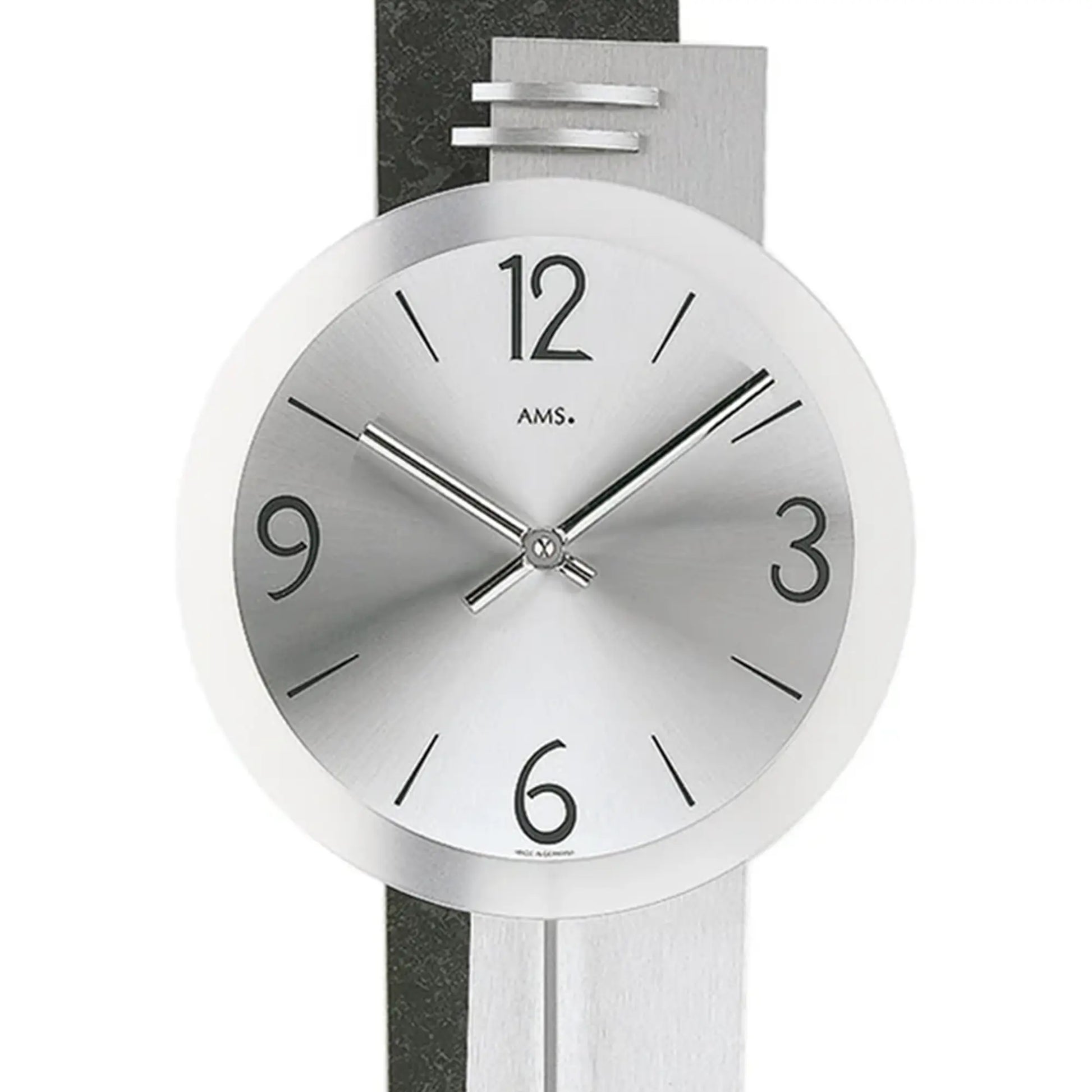 AMS Wanduhr, Nahansicht: rundes Ziffernblatt mit Zeigern und schieferfarbenem Rahmen