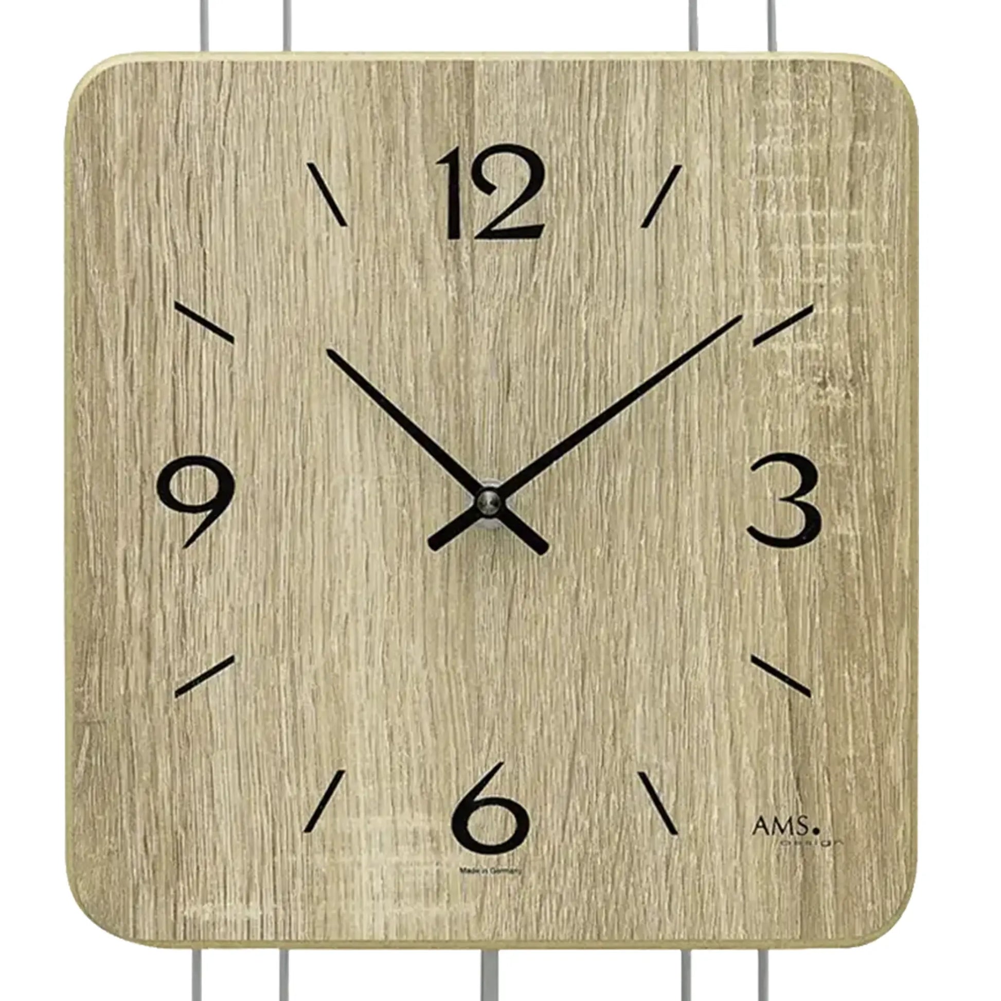 Wanduhr-Zifferblatt in Holzoptik mit Zahlen 6, 9, 12 und schwarzen Zeigern