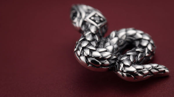 Silber, Vergoldung und Titan beim Schmuck: Materialien einordnen