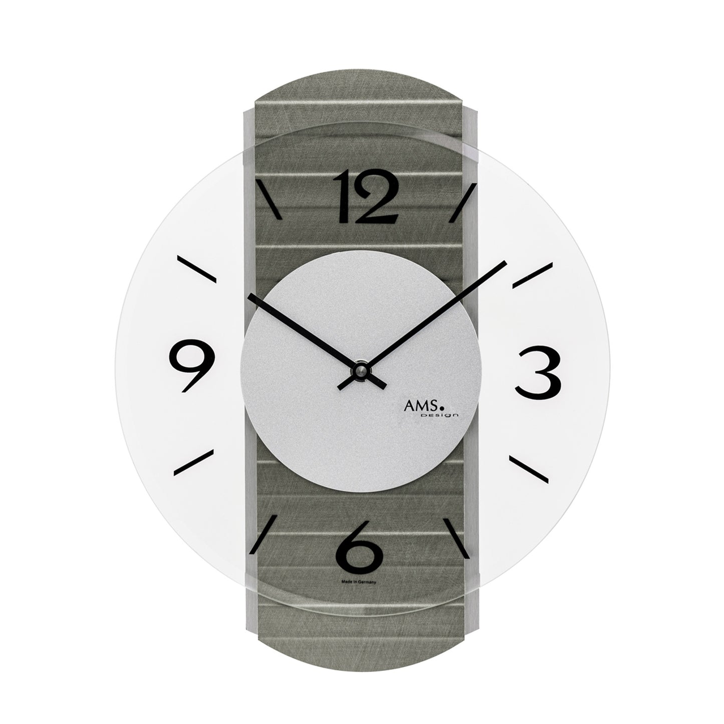 Wanduhr mit grauem Holzgehäuse, schwarzem Ziffernblatt, schwarzen Zeigern und Glas