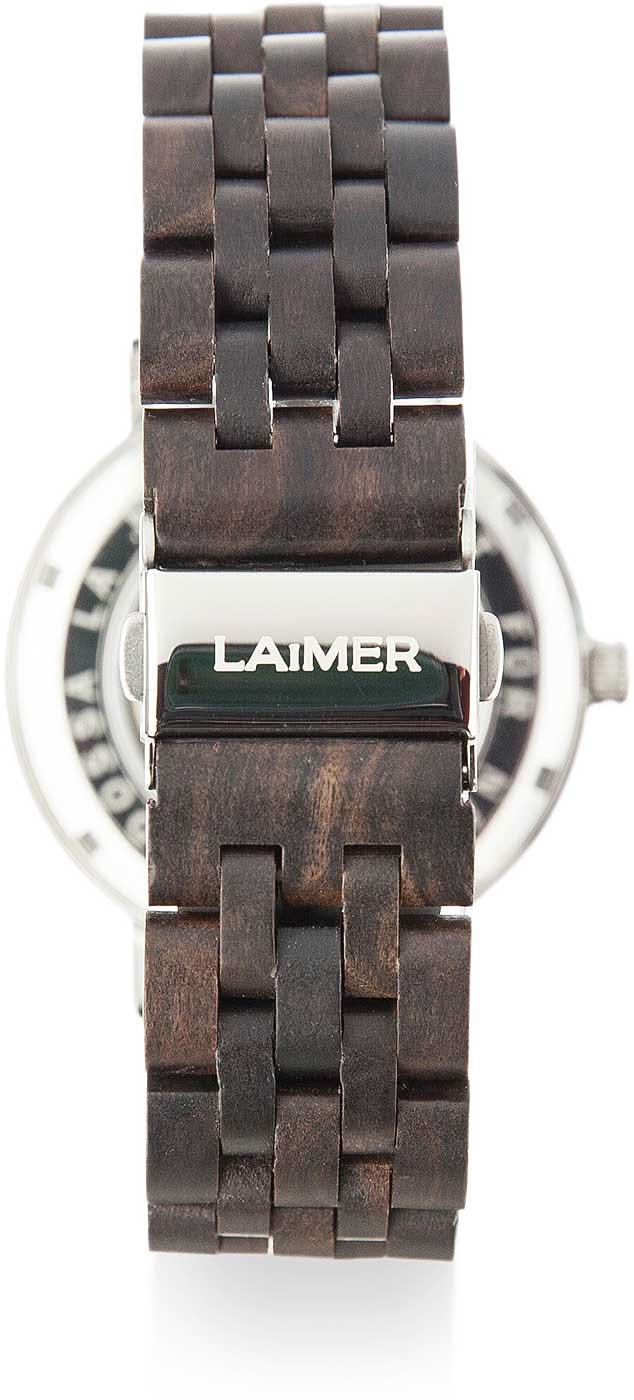Holzarmbanduhr mit LAIMER-Schriftzug am Verschluss, Detailansicht des Armbands