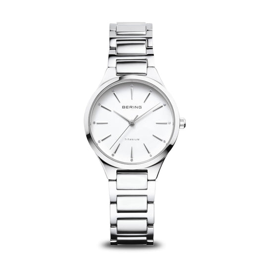 Silberne Damen-Armbanduhr mit rundem Zifferblatt und Metallarmband