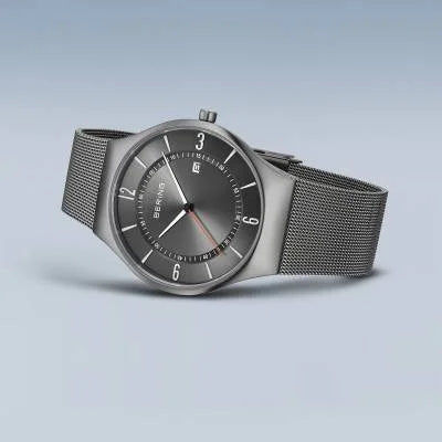 Bering Classic 15940-377 Herrenuhr Grau • Saphirglas • Milanaise-Armband, Bild 4
