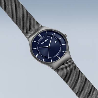 Bering Classic 15940-378 Herrenuhr Grau • Saphirglas • Milanaise-Armband, Bild 3