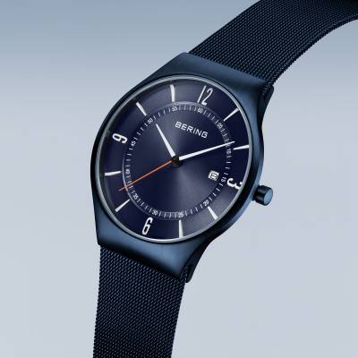Bering Classic 15940-393 Herrenuhr Blau • Saphirglas • Milanese-Armband, Bild 2