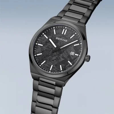 Bering Classic 17639-722 Herrenuhr Schwarz • Saphirglas • Quarzwerk, Bild 2