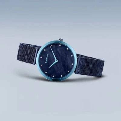 Bering Classic 18132-398 Damenuhr Blau • Saphirglas • Milanaise-Armband, Bild 4