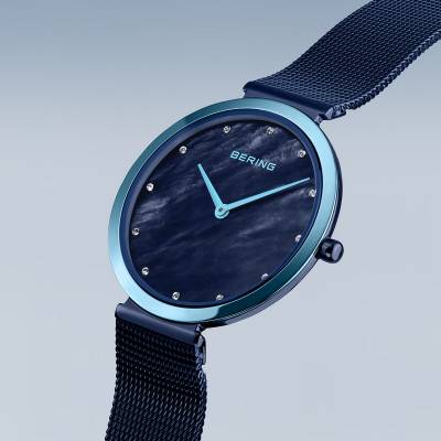 Bering Classic 18132-398 Damenuhr Blau • Saphirglas • Milanaise-Armband, Bild 2