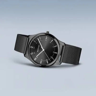 Bering Ultra Slim 18340-222 Herrenuhr Schwarz • Saphirglas • Milanaise-Armband, Bild 4