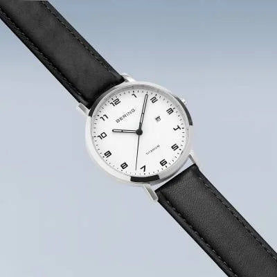 Bering Titanium 18634-404 Damenuhr Silber • Saphirglas • Titangehäuse, Bild 3