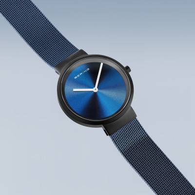 Bering Classic 19031-327 Damenuhr Schwarz-Blau • Saphirglas • Milanese-Armband, Bild 4