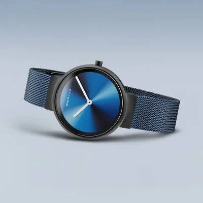 Bering Classic 19031-327 Damenuhr Schwarz-Blau • Saphirglas • Milanese-Armband, Bild 2
