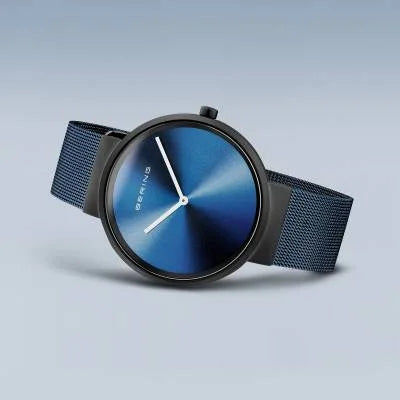 Bering Classic 19039-327 Herrenuhr Schwarz • Saphirglas • Milanaise-Armband, Bild 2
