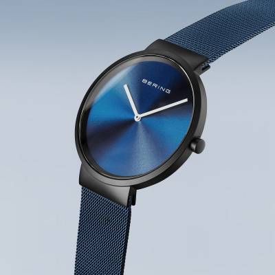 Bering Classic 19039-327 Herrenuhr Schwarz • Saphirglas • Milanaise-Armband, Bild 3