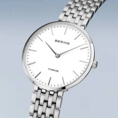 Bering Titanium 19334-004 Damenuhr Silber • Saphirglas • Leichtes Titangehäuse, Bild 2