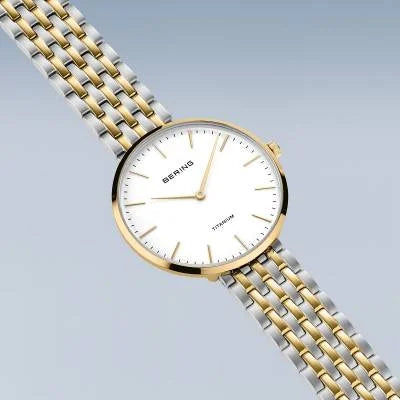Bering Titanium 19334-010 Damenuhr Bicolor • Saphirglas • Titangehäuse, Bild 4